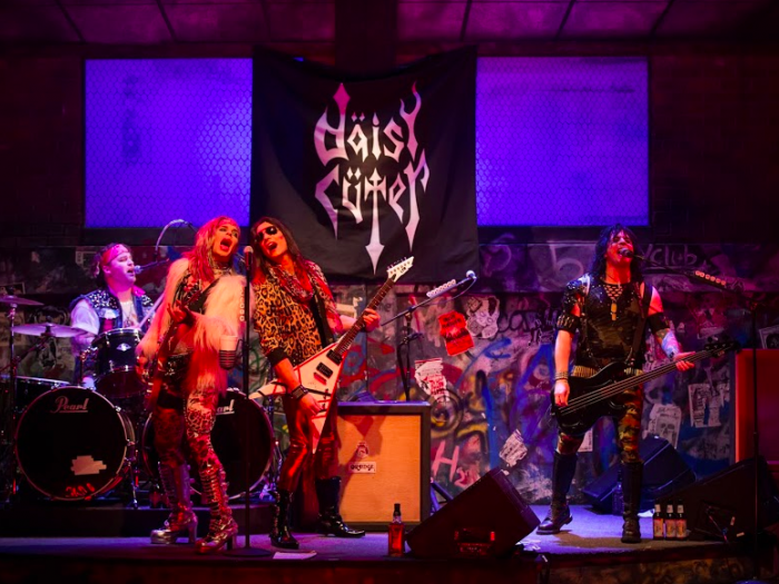 Dee Snider Rocks Christmas In Chicago